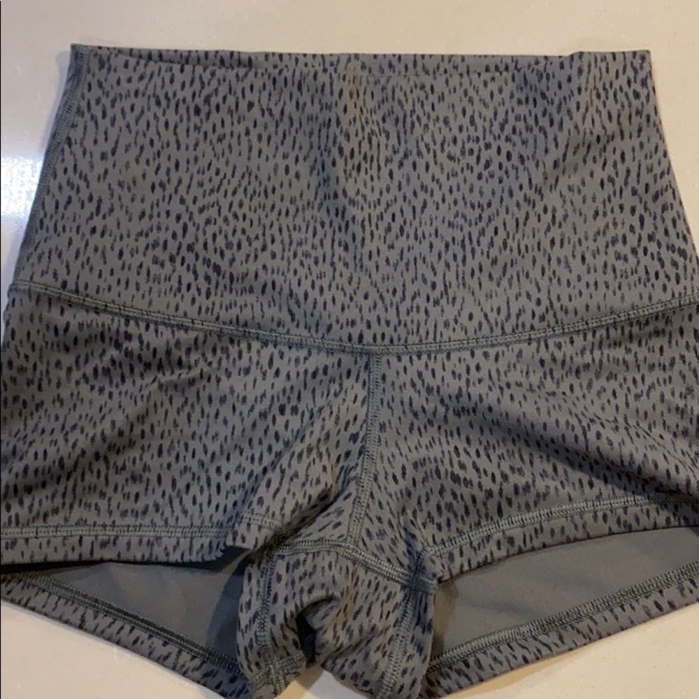 Lululemon In Movement Shorts 2.5 inch